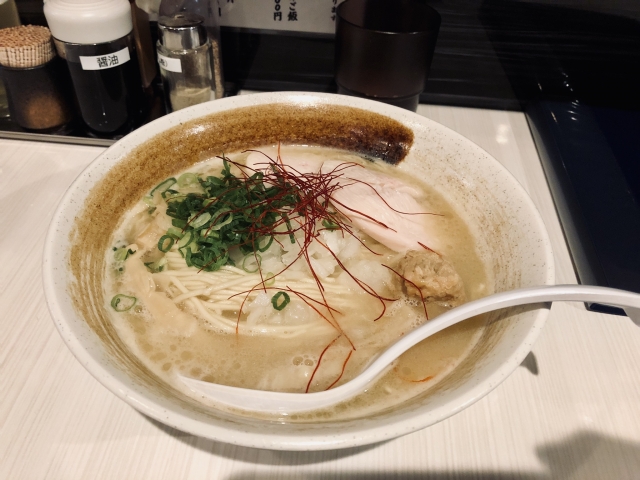 【ありえへん世界】ホワイトガウラーメンを食べれる店舗はどこ？通販で買える？